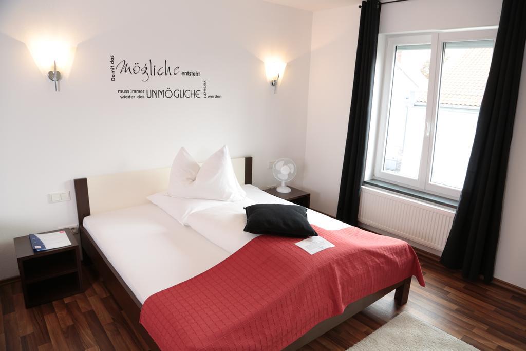 Hotel Am Marktplatz Gangkofen Quarto foto